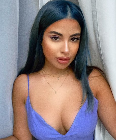 Helia Soltani nudes model images