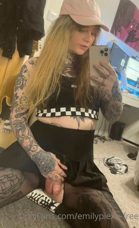 emilypiexo free pornstar sexy photos