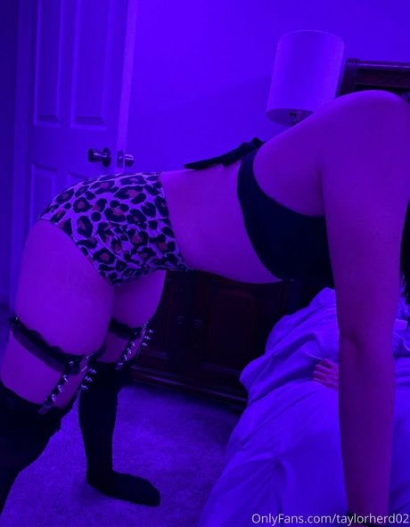 taylorherd02 nudes model photos