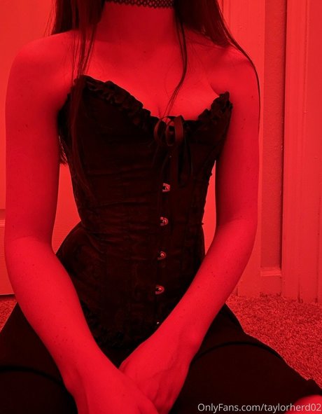 taylorherd02 model nudes galleries