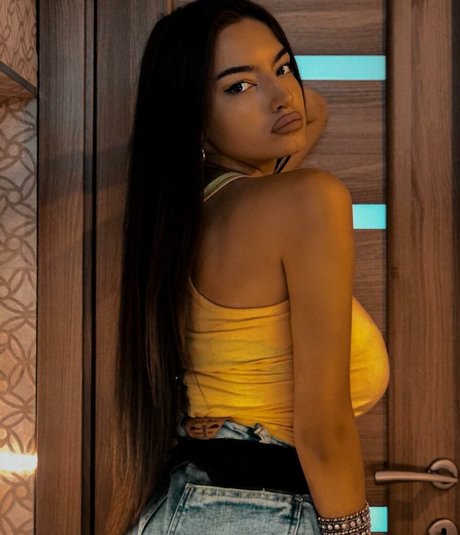 ideal onlyfans pornographic images