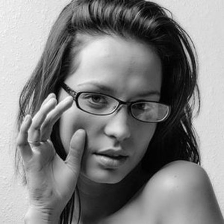 Pamela Horton model nude pic