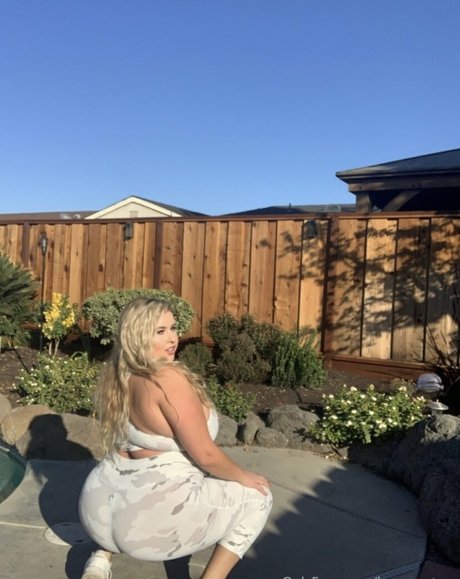 Lo Sangstaaa model pretty pic