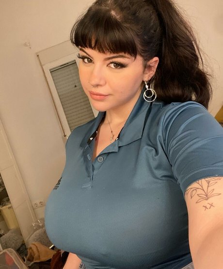 ladle tsunade hot actress photo