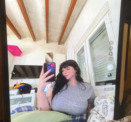 ladle tsunade model sexy gallery