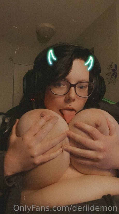 Deriidemon model nude pics