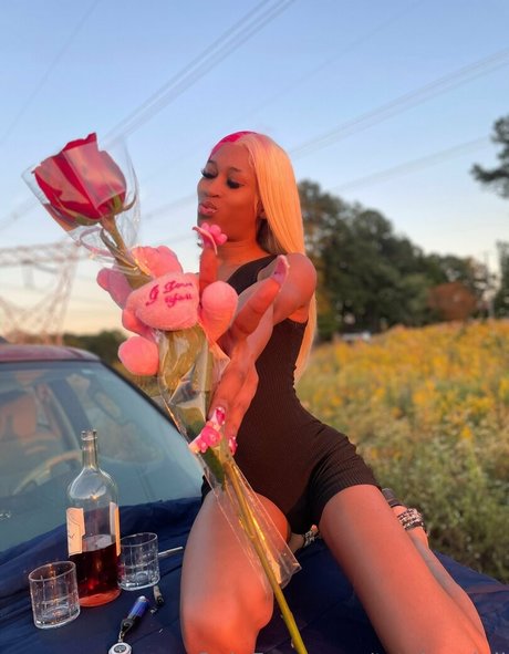 anime girls onlyfans beautiful pic