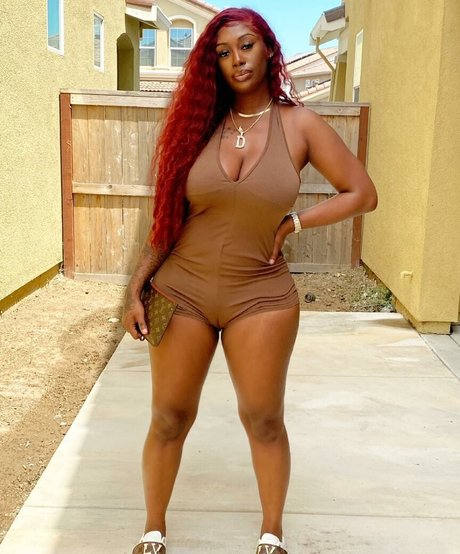 NonnieBaby model beautiful photos