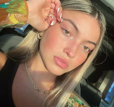 movewithmikayla pretty model pics