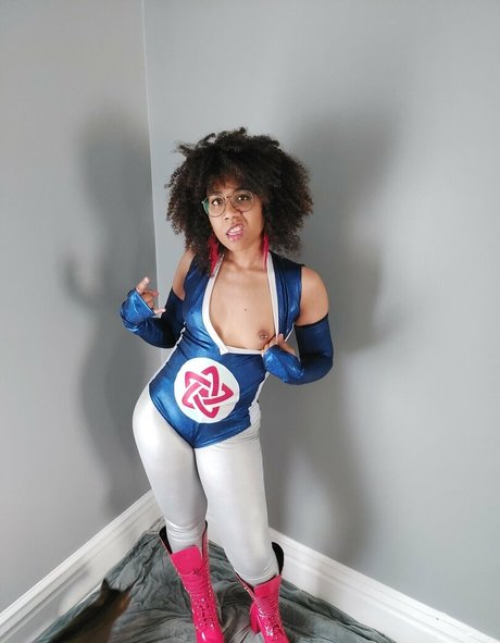 Slightly Expired pretty actress images