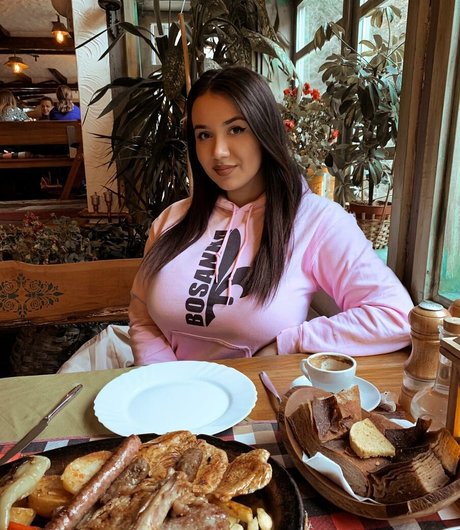 curvy blonde milf onlyfans erotic pictures