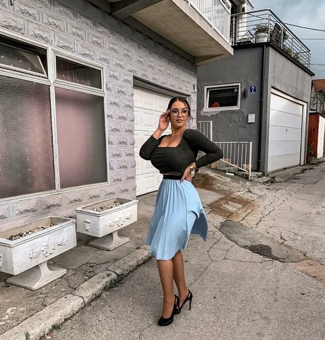 athletic blonde onlyfans art nude archive