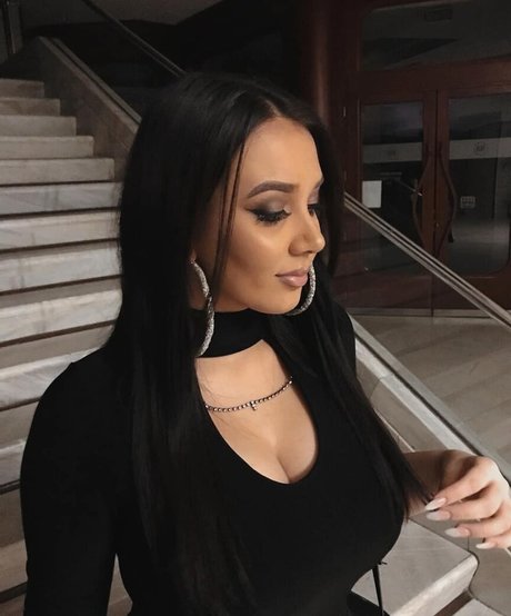 Emina Jahi model pretty pictures