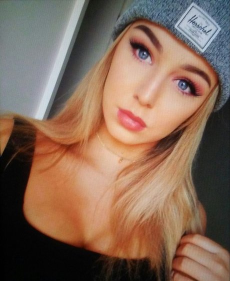 Mikafans modèle xxx image