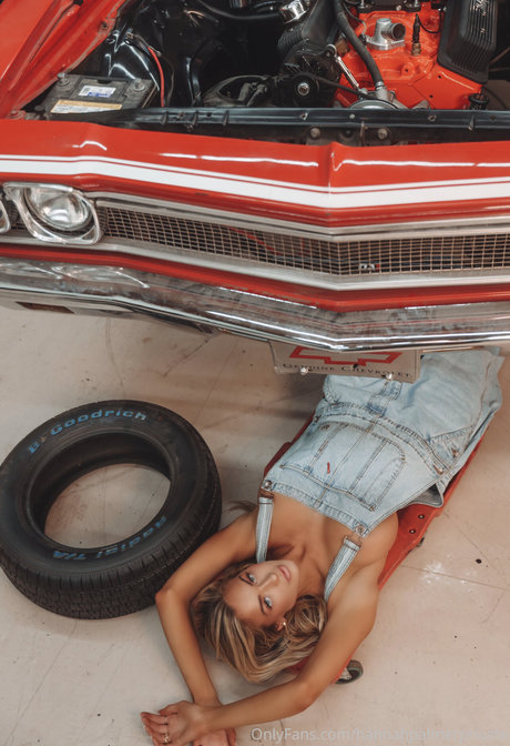 Hannah Palmer modèles nus archive