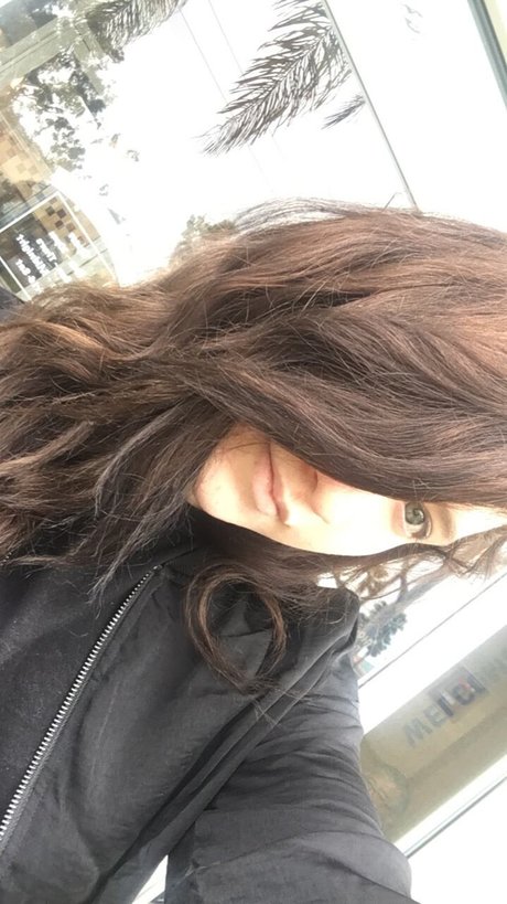 maigres petits seins onlyfans beau haut image