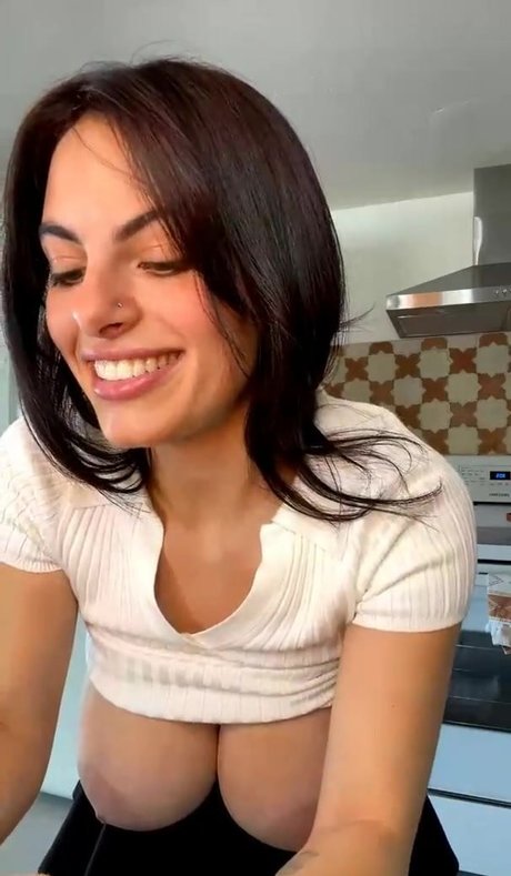 solo aux gros seins uniquementfans sexy belle photo