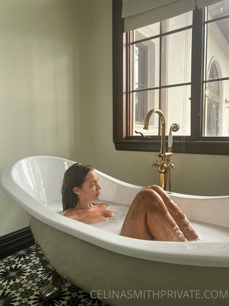 déshabillage onlyfans sympa pornographique des photos