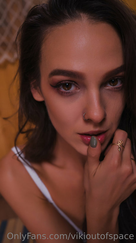 Viki Out Of Space actrice sexy photo