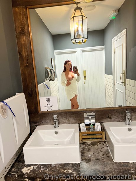 Georgie Darby sexe star du porno image