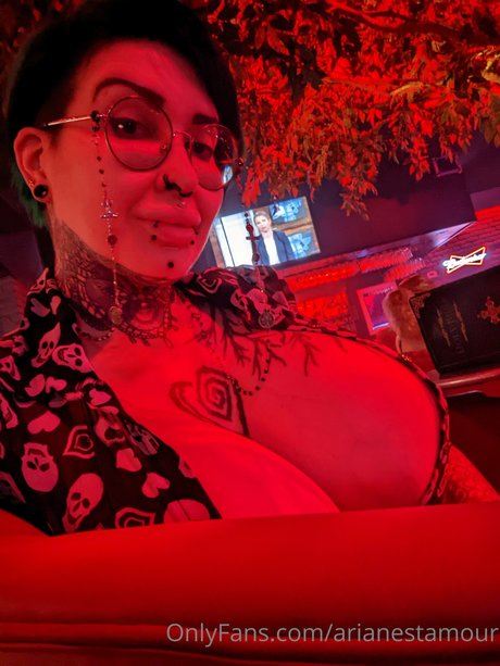 Ariane Saint Amour étoile nue photo