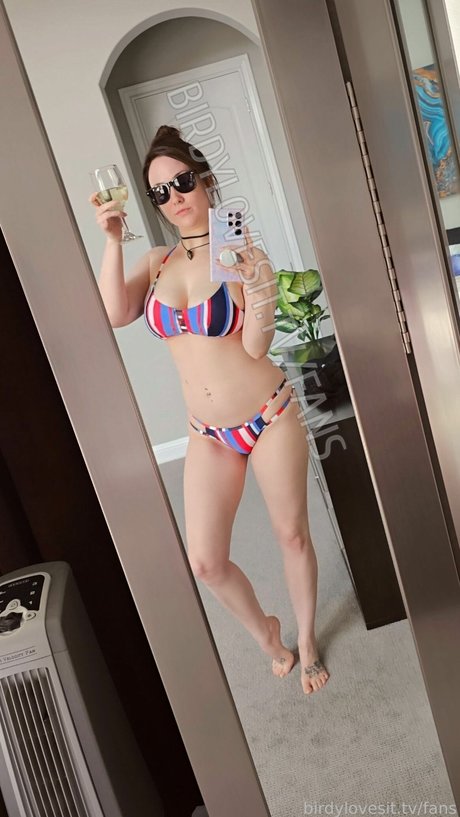 Birdy LovesIt star du porno des photos