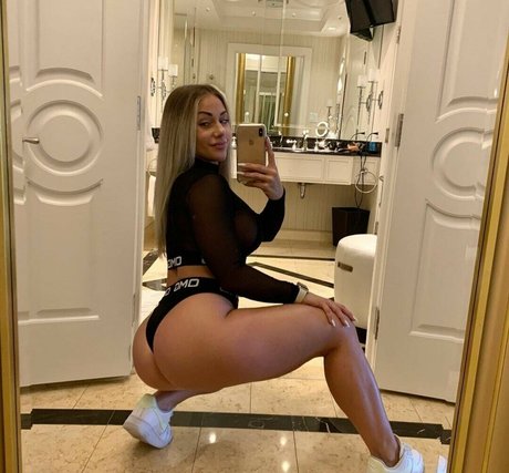 Marine Sainte nus étoiles image