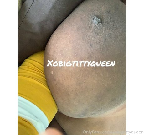 XoBigTittyQueen star du porno hd images
