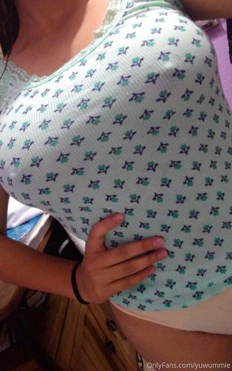 Yuwummie modèle xxx images