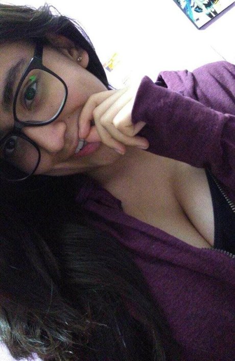 Yuwummie modèle de haute qualité photos