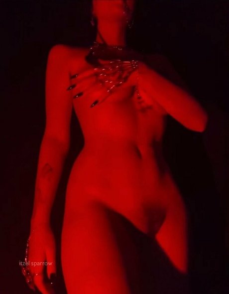 Itzel2002 modèle exclusif image