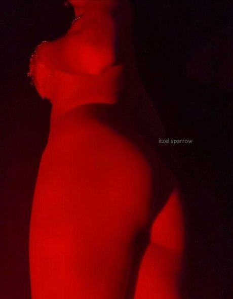 Itzel2002 actrice adulte image