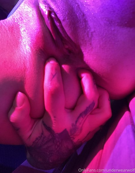 Underwearwolf actrice érotique des photos