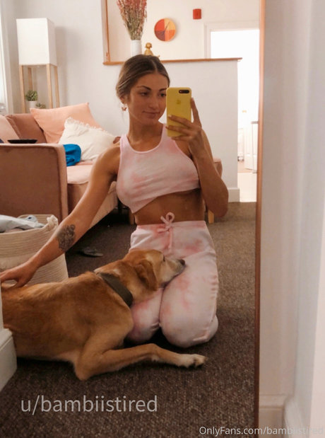 BambiIsTired actrice érotique des photos