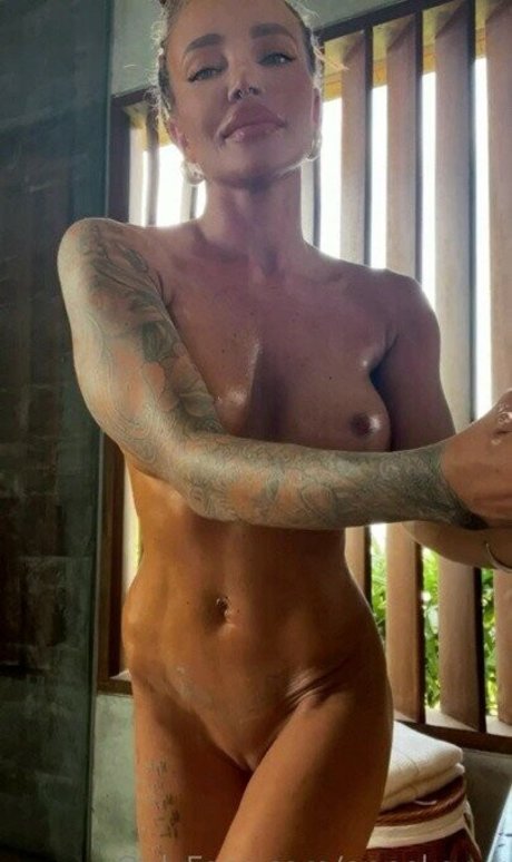 Anna Aksyuk haut étoile galerie