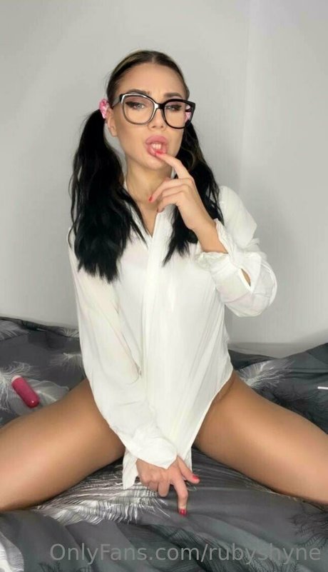 rubyshyne actrice xxx galeries