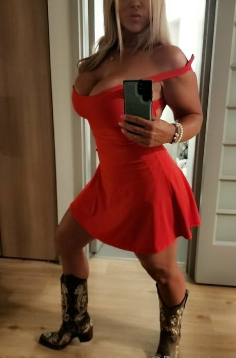 BethAdore modèle porno img