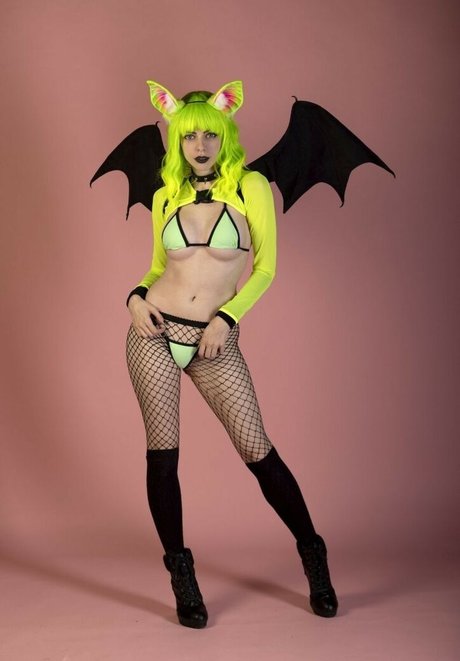 Ryuu Lavitz modèle érotique des photos