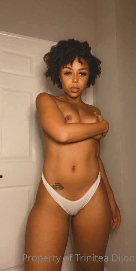 TrinDen modèles nus photo