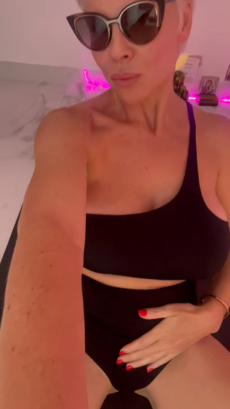 Nadya Basinger modèle de sexe archive