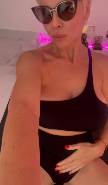 Nadya Basinger étoile adulte galerie