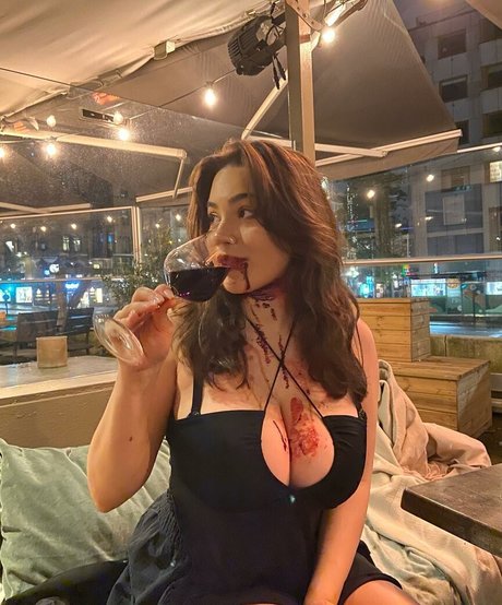 Sara B nus de stars du porno image