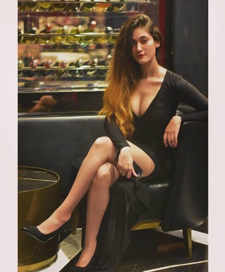 Nidhi Maheshwari étoile de haute qualité photo