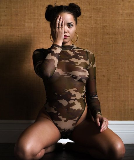 Nayitavp modèle pornographique des photos