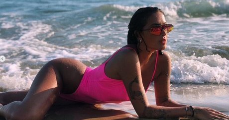 Karolina Meschino star du porno adulte collection