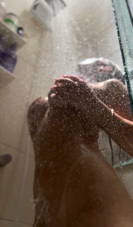 Dieossani modèle chaud image