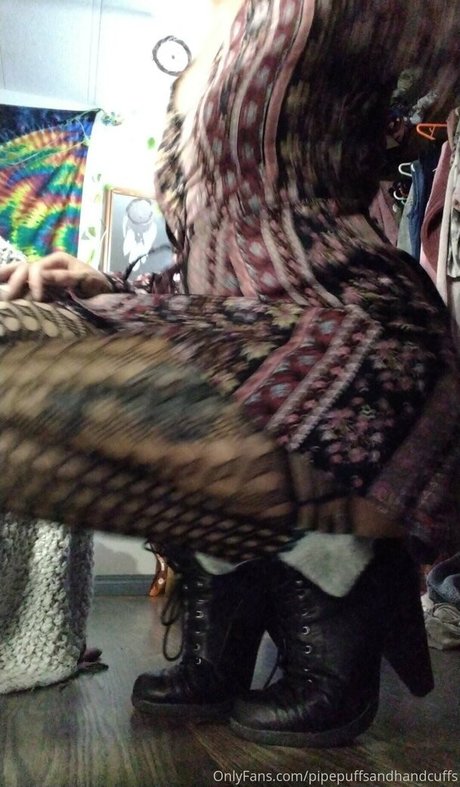 pipepuffsandhandcuffs modèle pornographique image