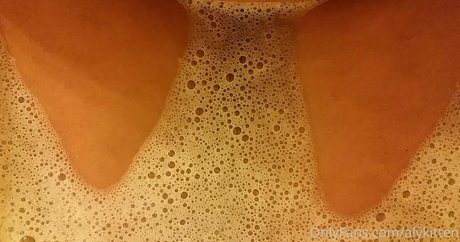 raeraejiggles art modèle des photos