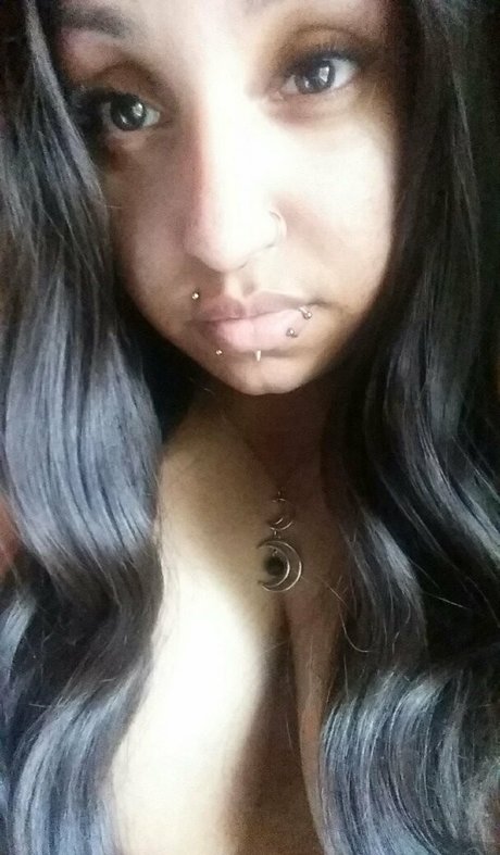 raeraejiggles modèle sexy image