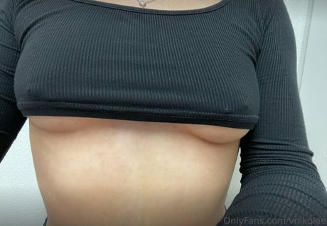 vnikolee modèle magnifique image